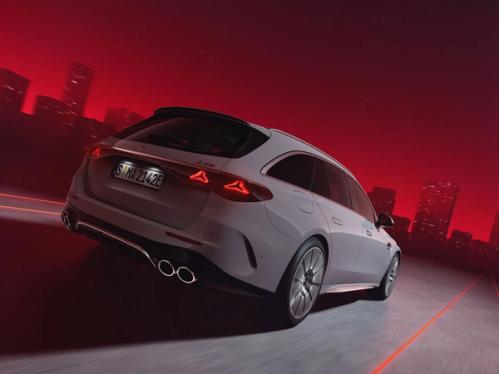 Mercedes-AMG E 53 T-Modell Heckansicht.