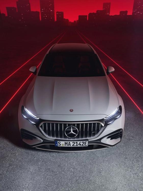 Mercedes-AMG E 53 T-Modell Frontansicht.