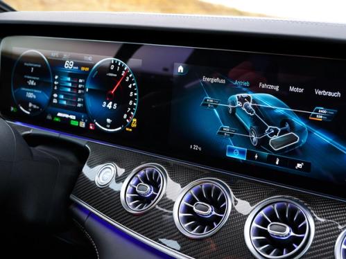 Das Amaturenbrett eines Mercedes-AMG GT 63 S E Performance