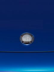 Nahaufnahme der Motorhaube des Mercedes AMG GLB 35 SUV.
