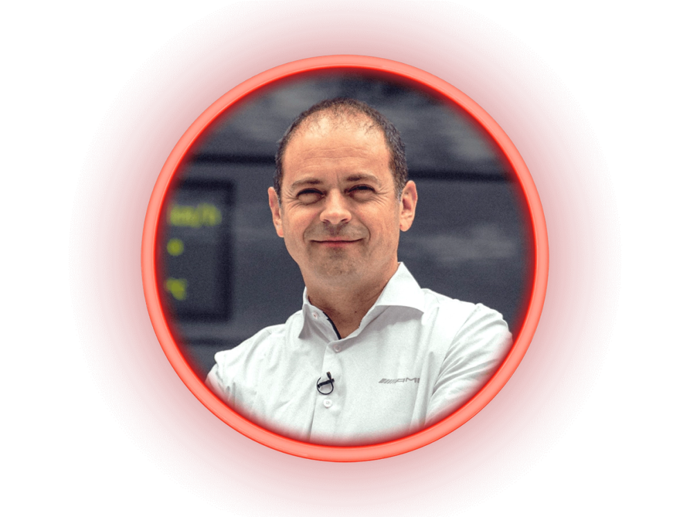 Portraitaufnahme von Dr. Gustavo Estrada