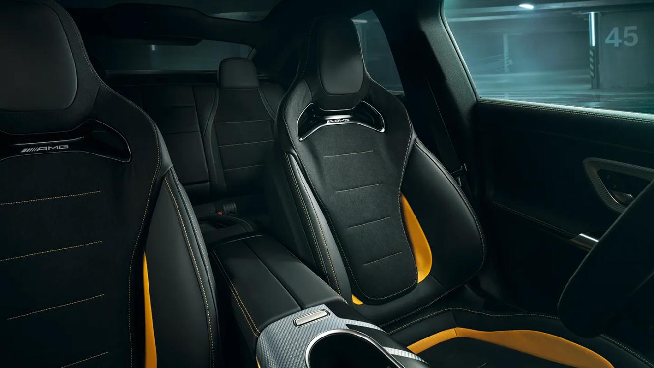 Sitze und Innenraum Mercedes-AMG CLA 45 4MATIC+