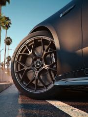Close-up of the wheel and rim