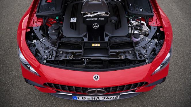 Der Motorraum eines Mercedes-AMG GT 63 S E Performance