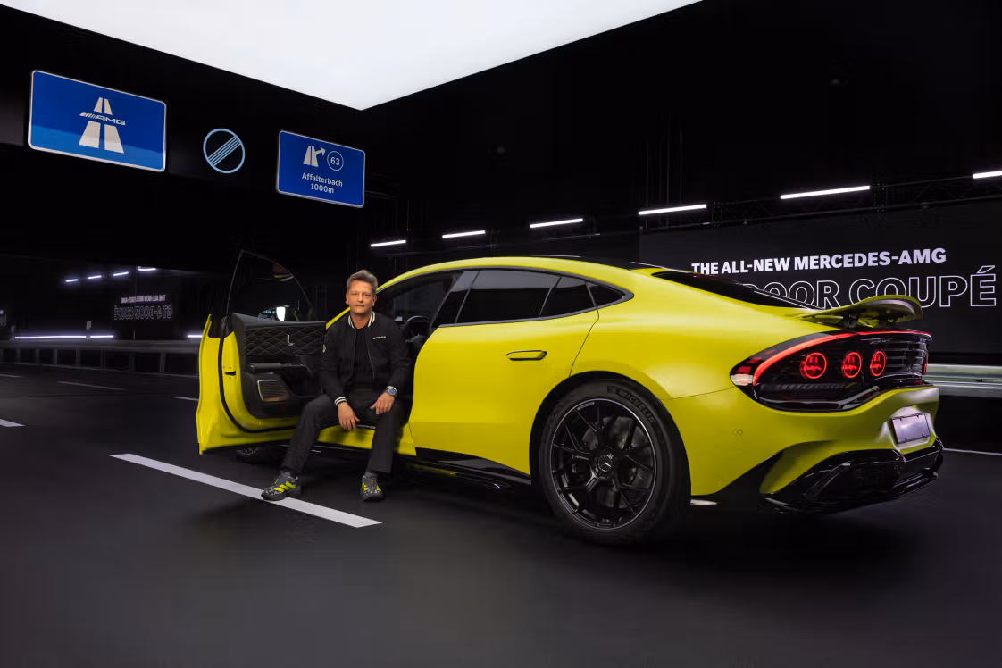 Mercedes-AMG Produktmanager mit dem Mercedes-AMG GT 4-Türer Coupé