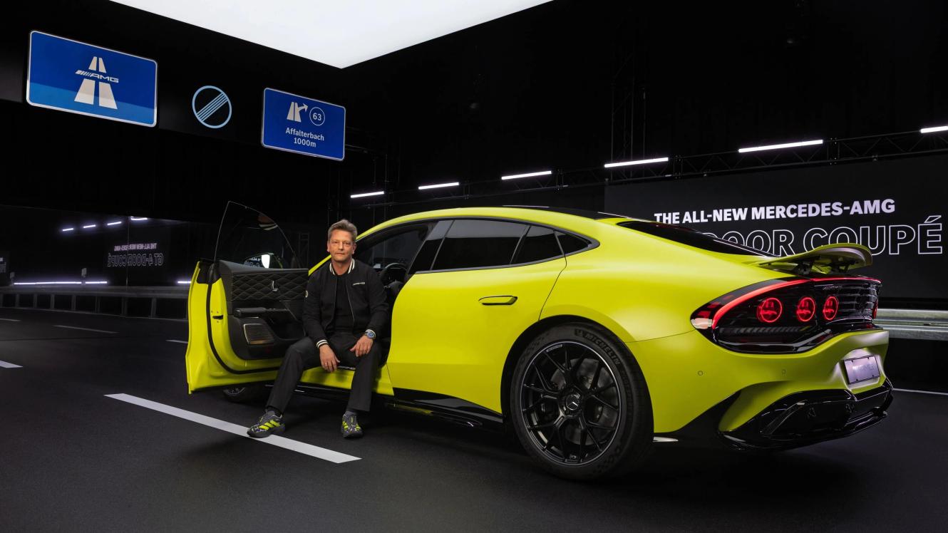 Mercedes-AMG Produktmanager mit dem Mercedes-AMG GT 4-Türer Coupé