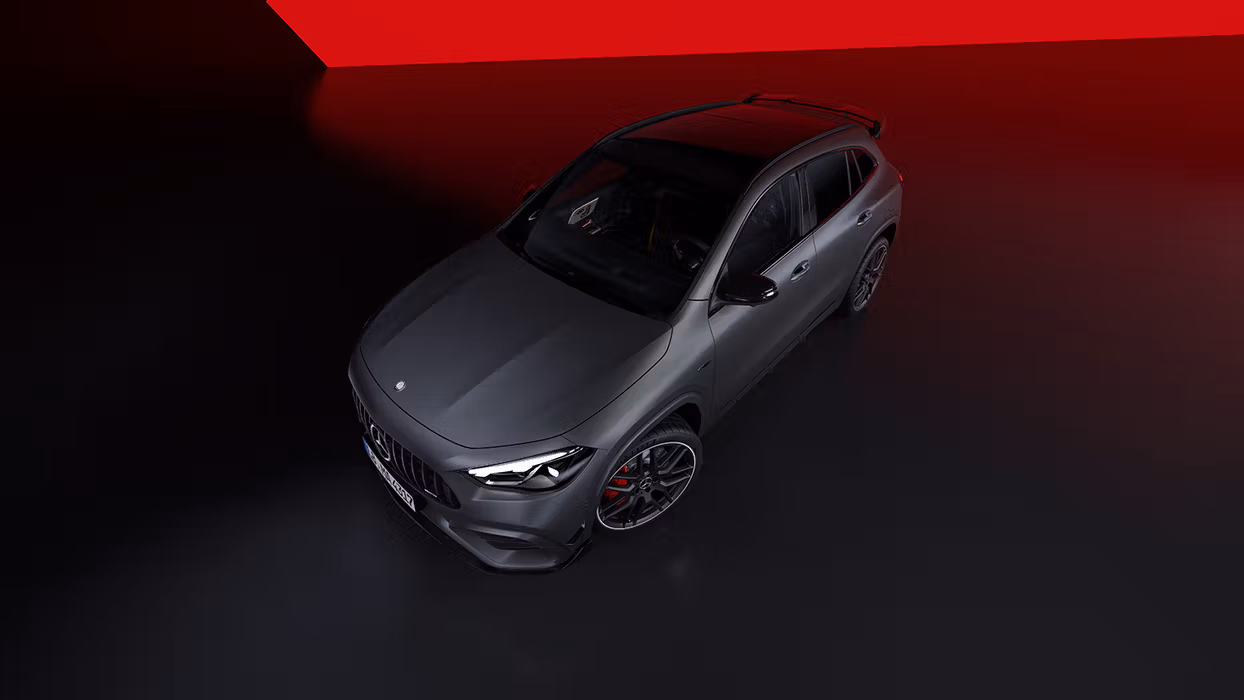 Vogelperspektive des neuen Mercedes-AMG GLA 45 S 4MATIC+.