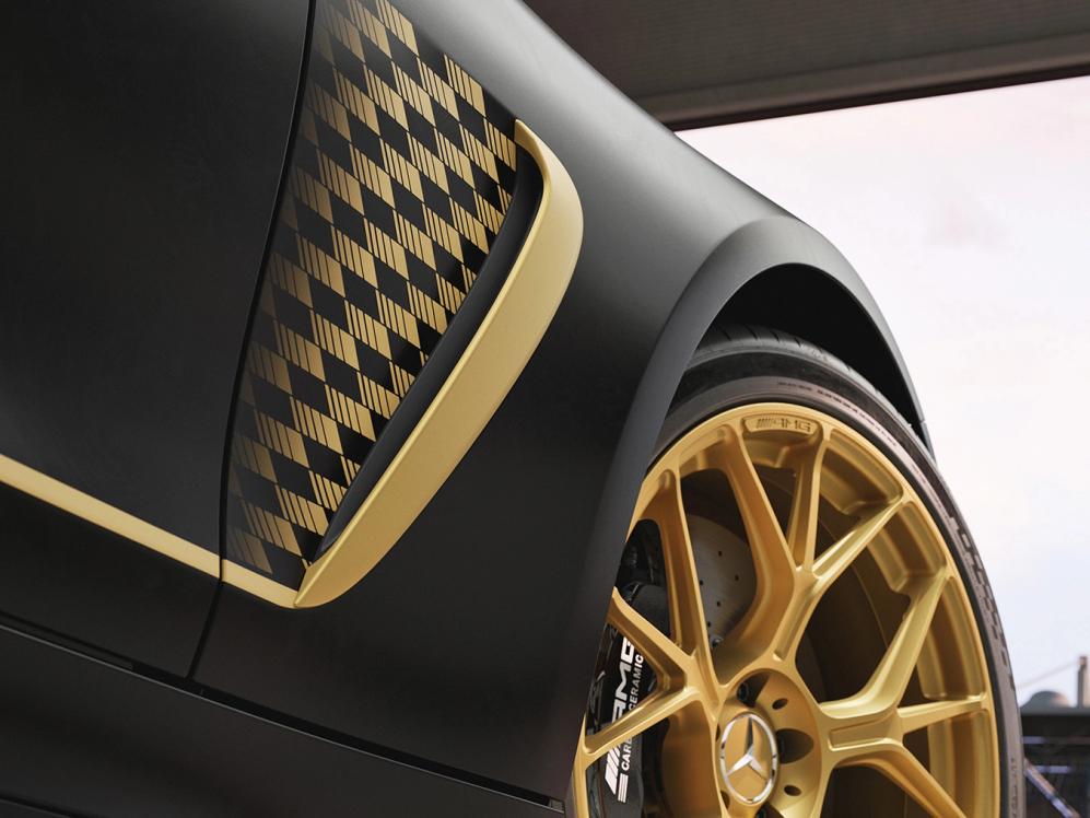 Detailansicht Schachbrettmuster und Leichtmetallfelgen AGXGP Edition.