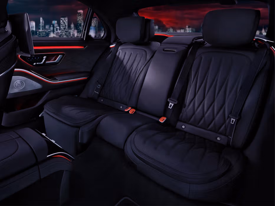 Rücksitze der Mercedes-AMG S 63 E PERFORMANCE Limousine