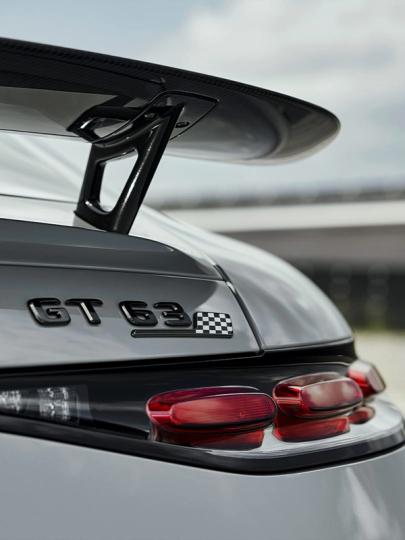 Nahaufnahme Heckspoiler und GT 63 Pro Schriftzug.