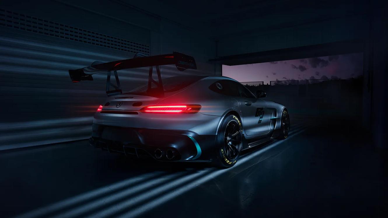 Dynamische Aufnahme eines Mercedes-AMG GT