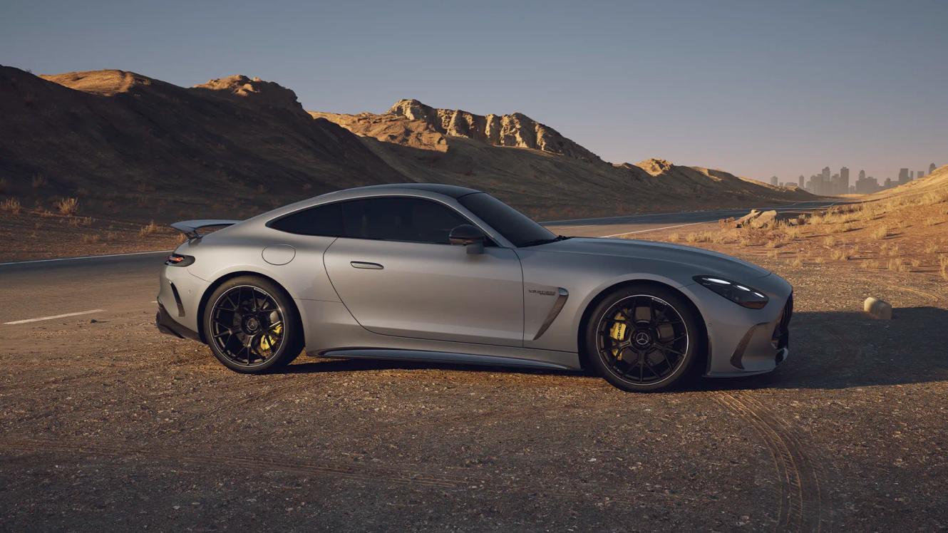Der neue Mercedes-AMG GT Coupé 63 in einer Wüstenlandschaft.