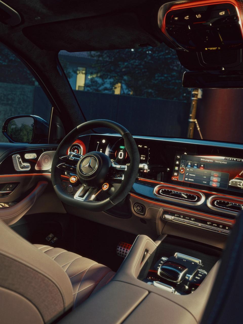 Interieur des Mercedes-AMG GLE 53 Hybrid SUV.