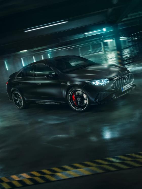 Frontansicht der Mercedes-AMG CLA 45 4MATIC+ Limousine