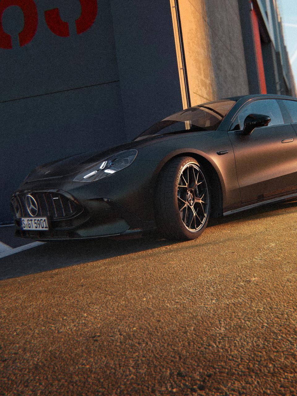 Frontaler Seitenansicht des Mercedes-AMG GT 4-Türer Coupé