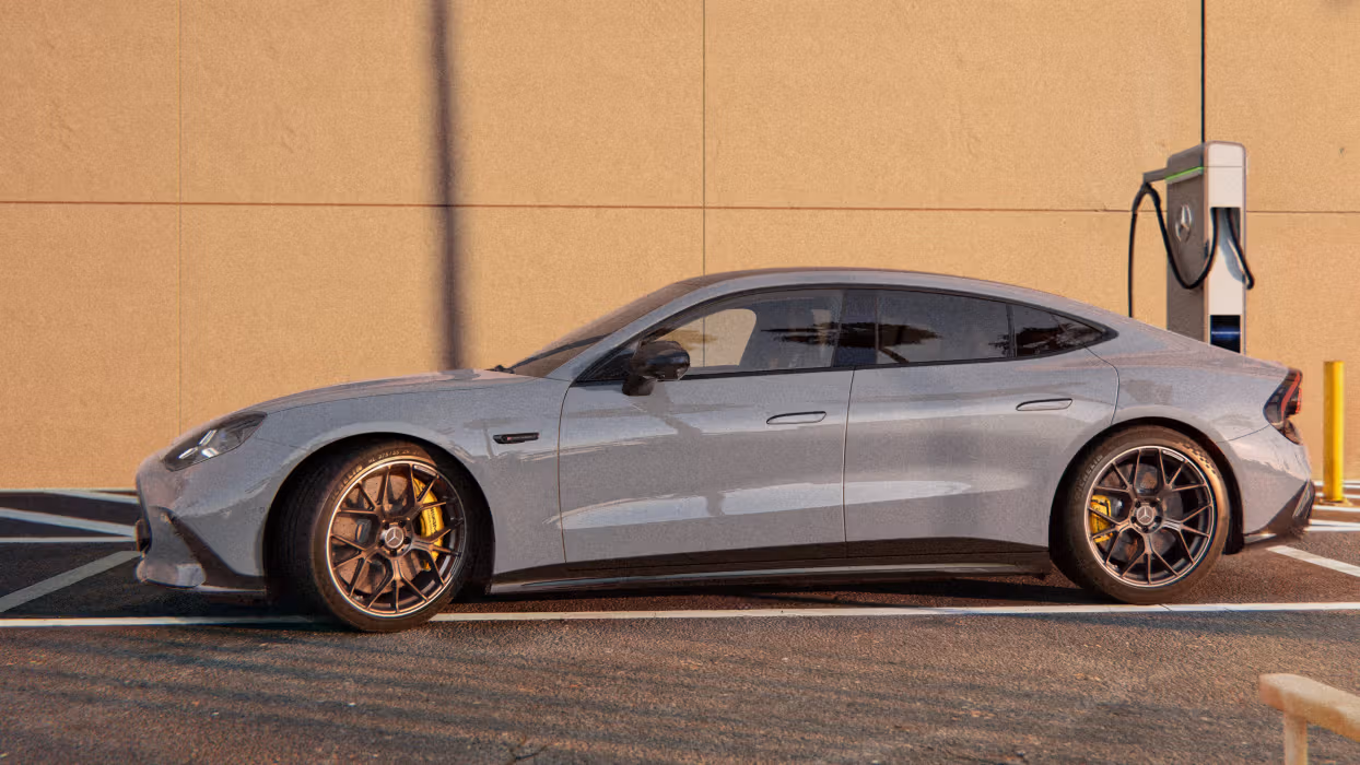 Das Mercedes-AMG GT 4-Türer Coupé in der Seitenansicht