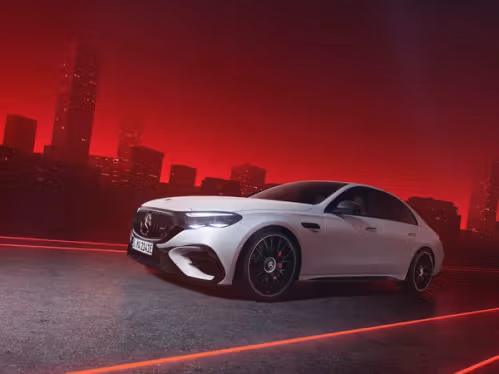 Mercedes-AMG E 53 Limousine Seitenansicht.