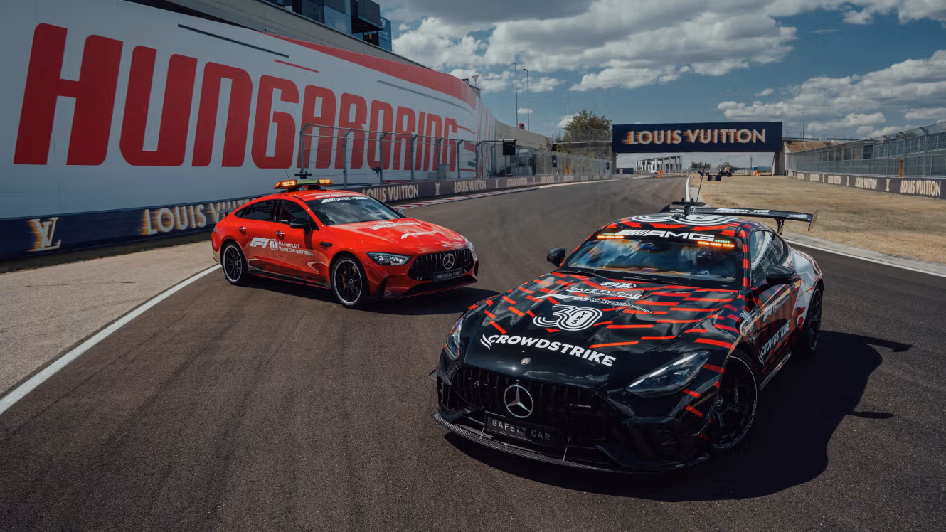 Safety Car und Medical Car auf der Strecke