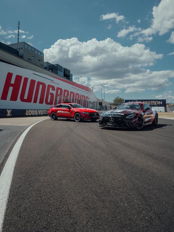 Safety Car und Medical auf der Strecke