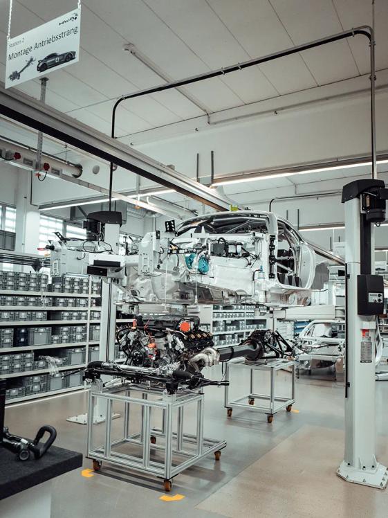 Produktionsaufnahme Chasis eines Mercedes-AMG GT beim Zusammenbau