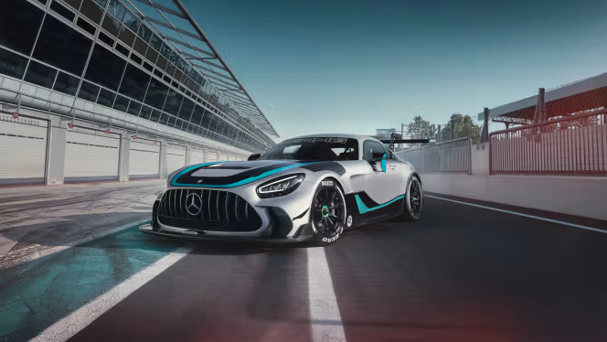 Seitenansicht des Mercedes-AMG GT2 Edition W16
