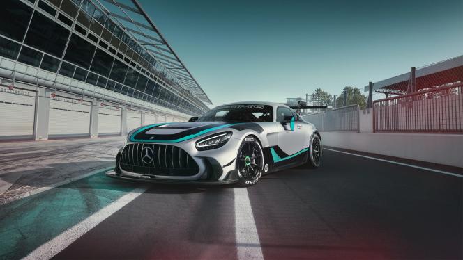 Seitenansicht des Mercedes-AMG GT2 Edition W16
