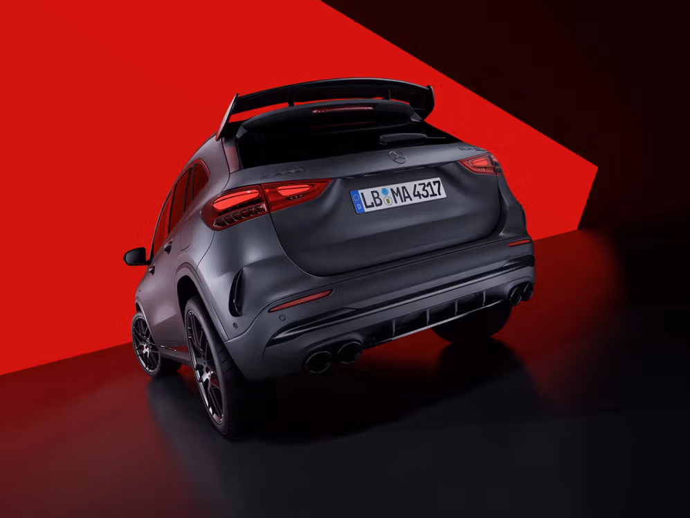 Rückansicht des neuen Mercedes-AMG GLA 45 S 4MATIC+.