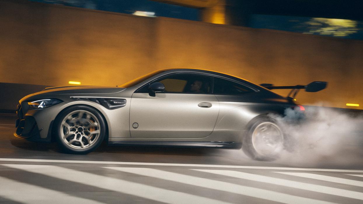 Smoking and screeching tyres