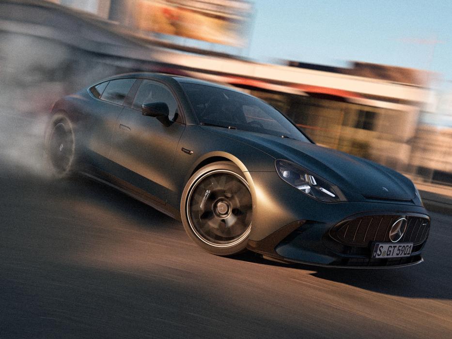 Das Mercedes-AMG GT 4-Türer Coupé beim driften