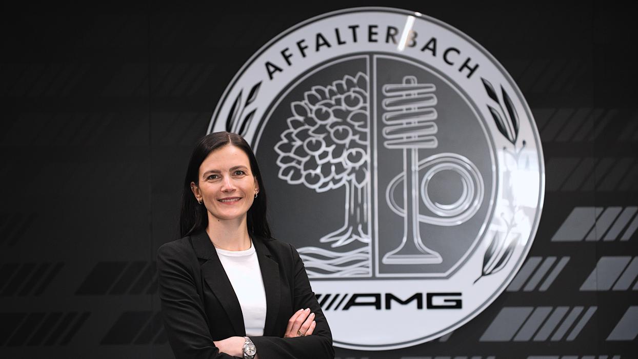 Portrait von Mercedes-AMG CFO Marina Hüttinger