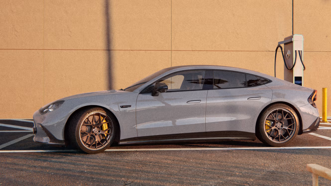 Das Mercedes-AMG GT 4-Türer Coupé in der Seitenansicht