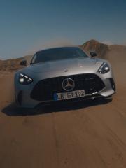 Der neue Mercedes-AMG GT Coupé 63 beim driften in einer Wüstenlandschaft.