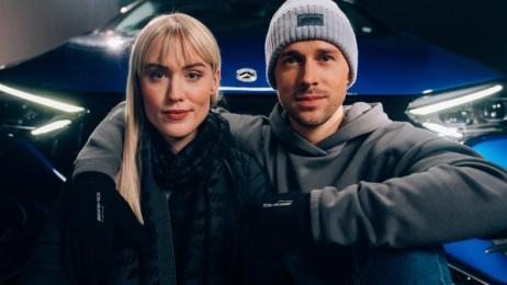 Models posieren mit Produkten der AMG Private Lounge Collection