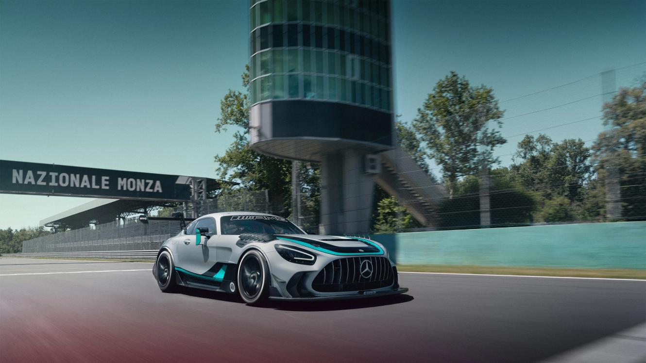 Der Mercedes-AMG GT2 Edition W16 auf der Rennstrecke in Monza