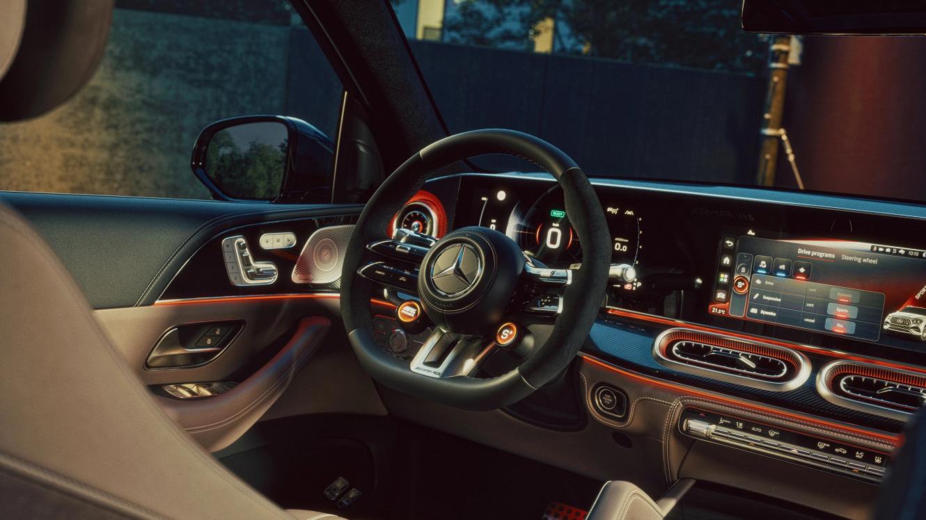 Interieur des Mercedes-AMG GLE 53 Hybrid SUV.