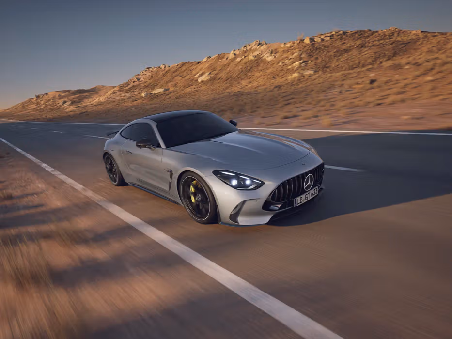 Der neue Mercedes-AMG GT Coupé 63 auf einem Highway.