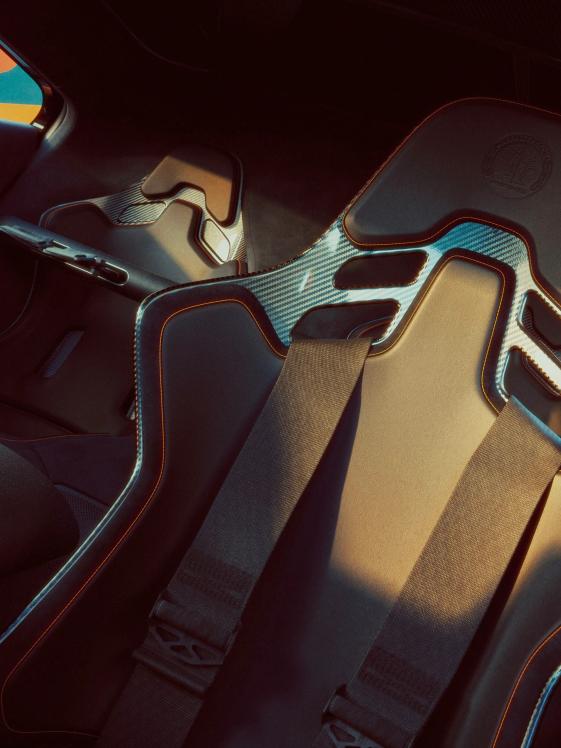 Bucket seats with the new LABFIBER biotechnological leather alternative in Pearl Black