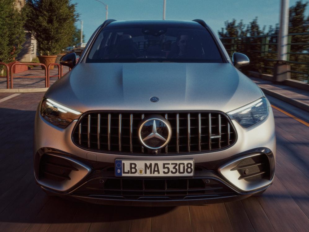 Front view Mercedes-AMG GLC 53 4MATIC+ SUV