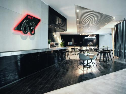 Das Café 63 im AMG Experience Center Zheijang.