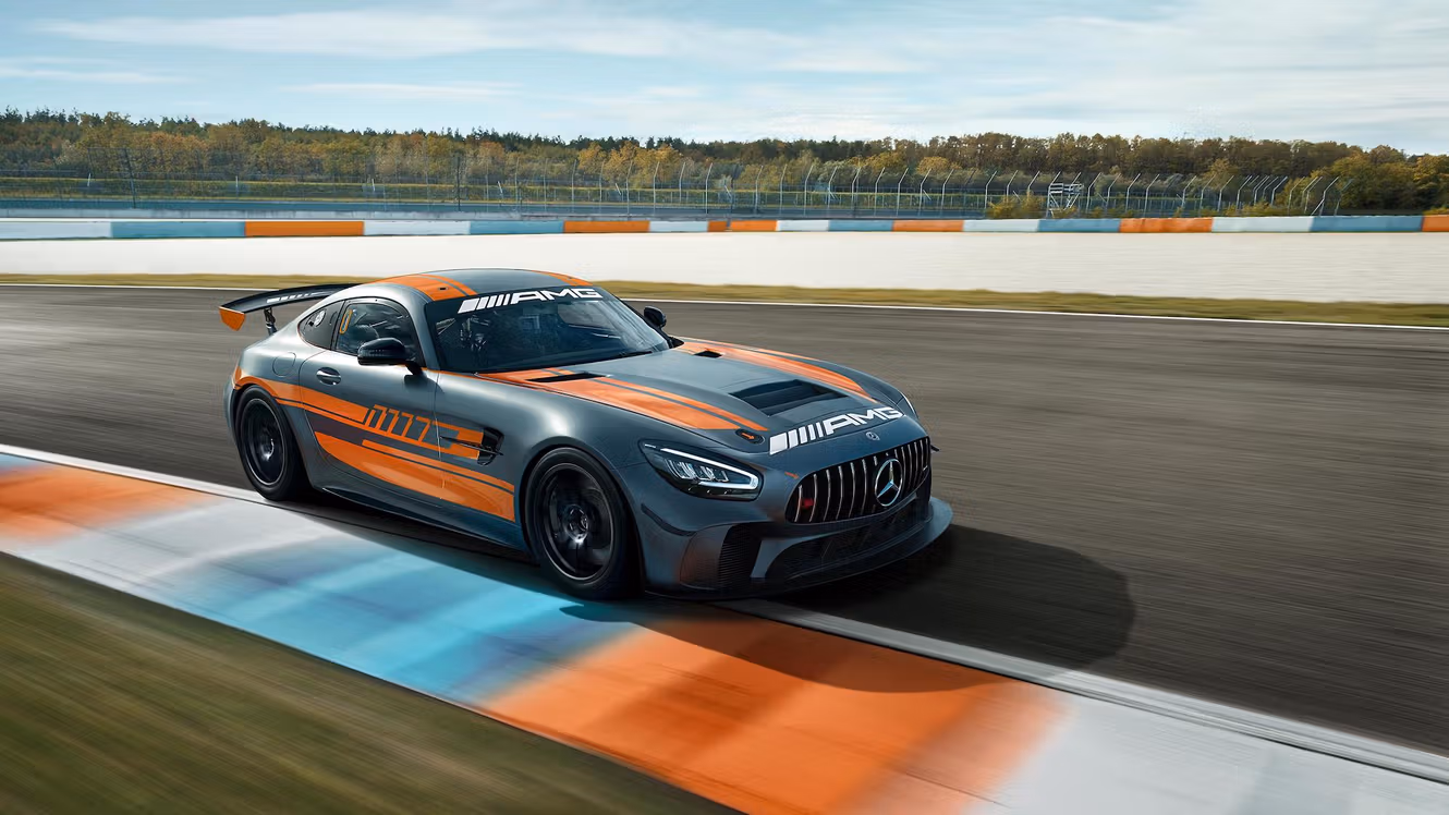 Side view Mercedes-AMG GT4
