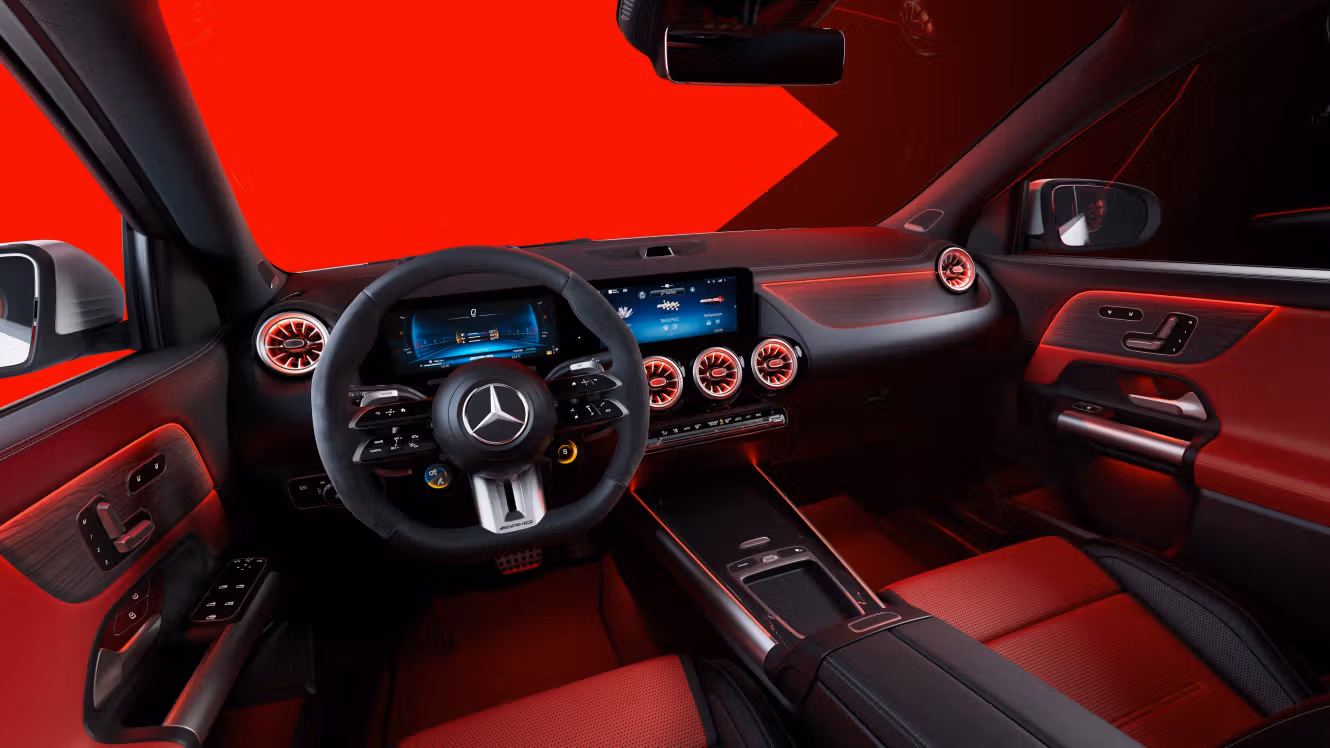 Interior and cockpit of the new Mercedes-AMG GLA 45 S 4MATIC+.
