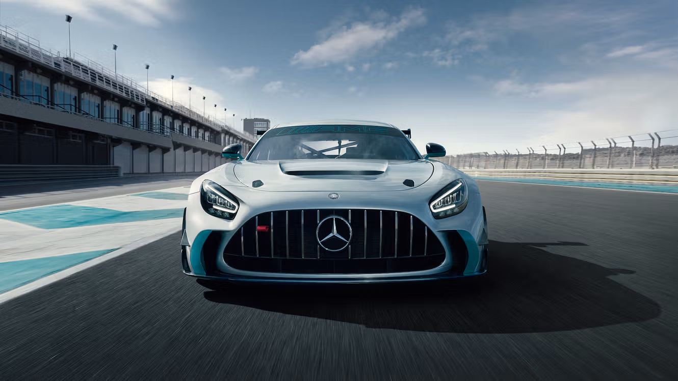 Seitliche Frontansicht des Mercedes-AMG GT2