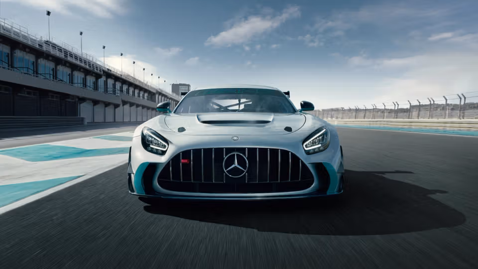 Seitliche Frontansicht des Mercedes-AMG GT2