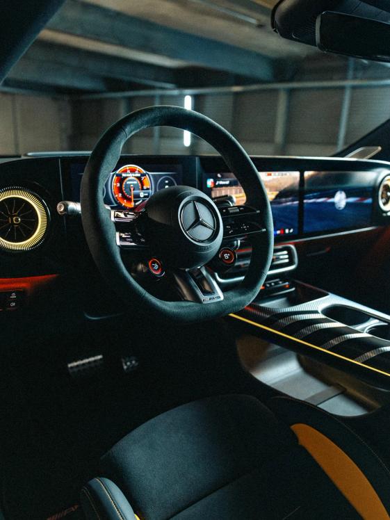 Lenkrad und Fahrersitz Mercedes-AMG CLA 45 4MATIC+