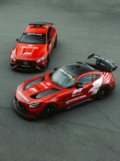Safety Car und Medical Car auf der Strecke