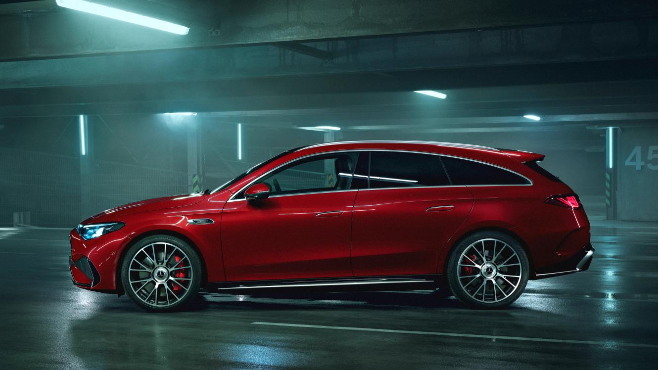 Das Mercedes-AMG CLA 45 4MATIC+ Shooting Brake von der Seite