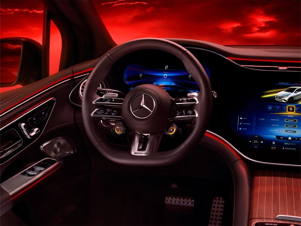 Performance Lenkrad des Mercedes-AMG EQE 43 4MATIC SUV's.
