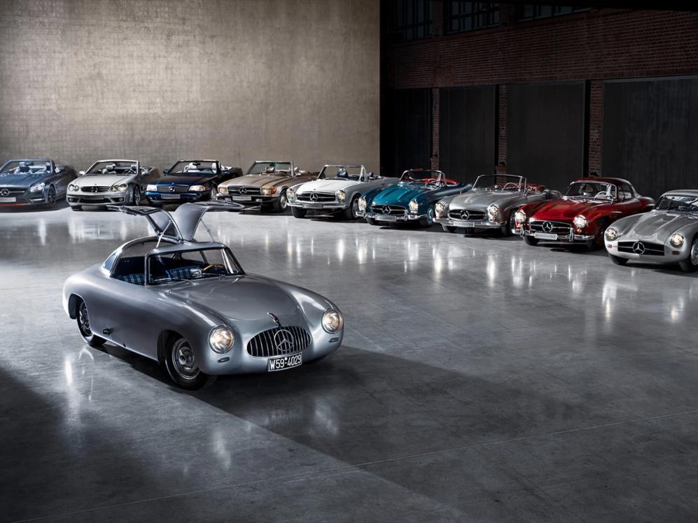 Ausstellungsraum mit AMG Klassik-Fahrzeugen