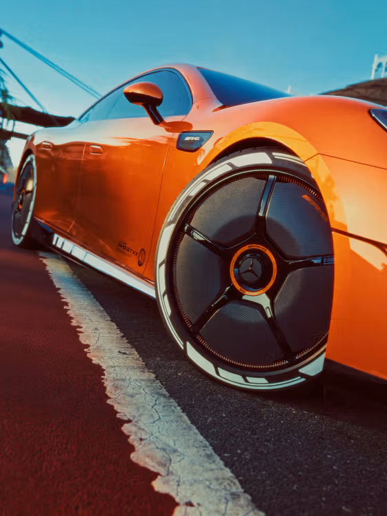 Nahaufnahme der Reifen und Felgen des Concept AMG GT XX