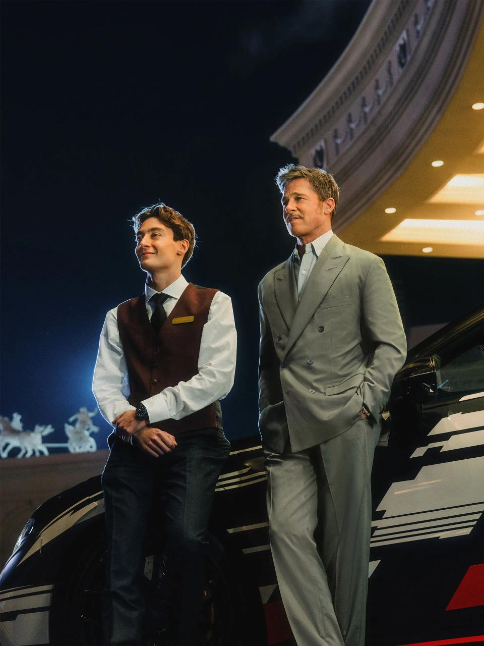 Brad Pitt und George Russle vor dem neuen Mercedes-AMG GT 4-Türer Coupé Prototyp.